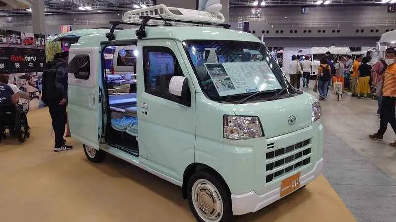 Japonya'da 200 farklı kamp aracı görücüye çıktı